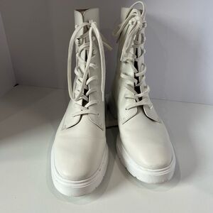 Stuart Weitzman White Leather Boots. Size 7